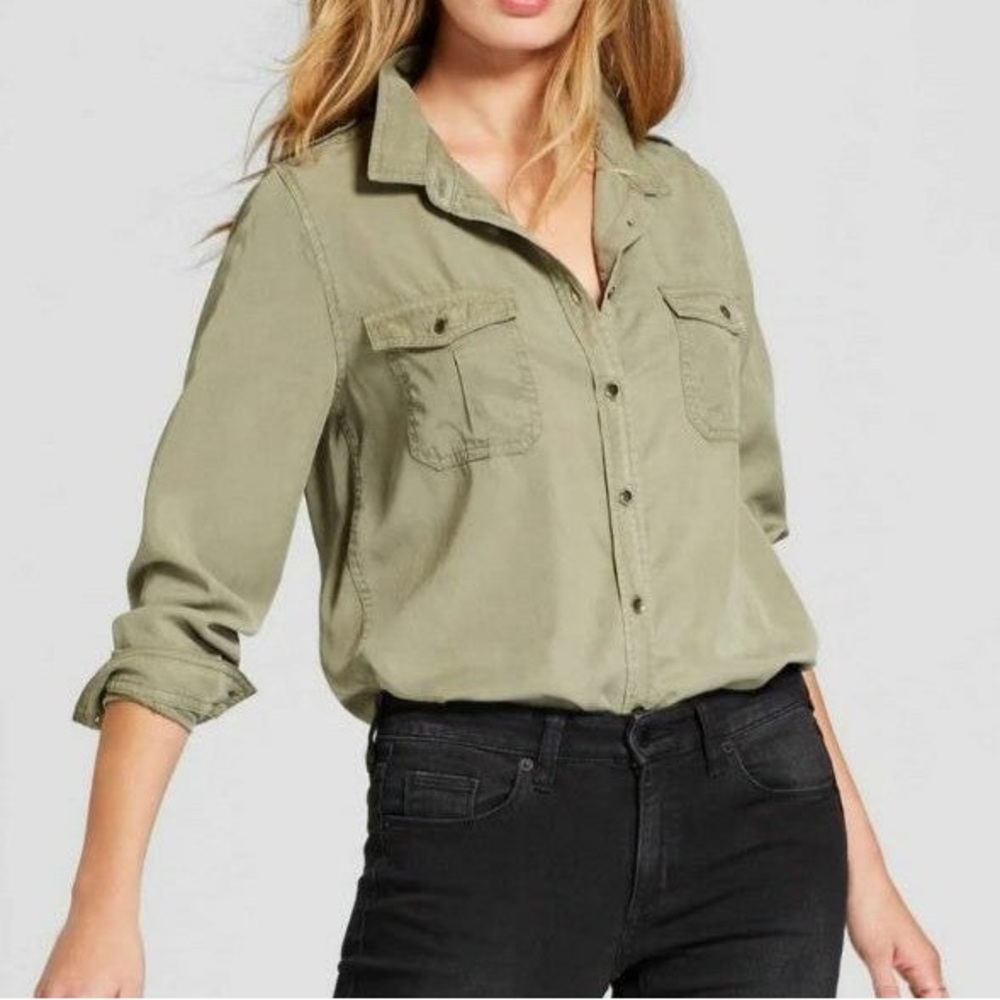 Target’s Universal Thread; Button Up Faded Green Color; Size XS.